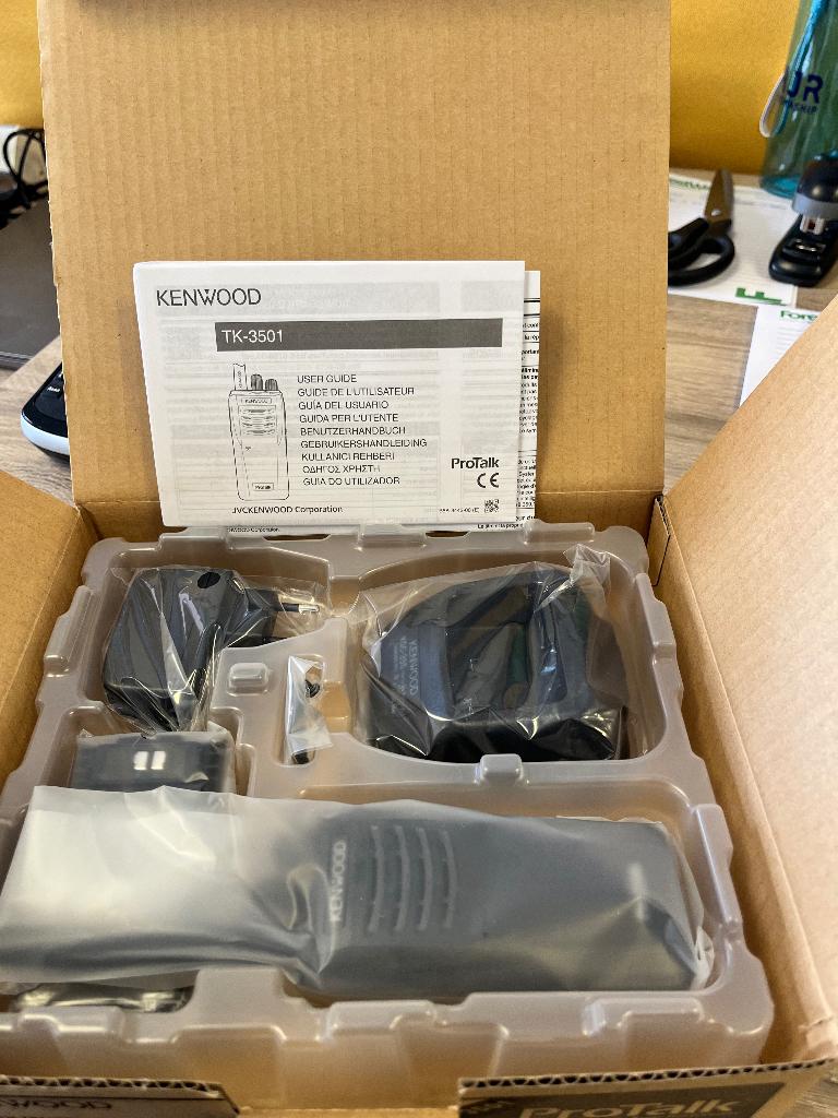 Kenwood tk3501 porto met microfoon/speaker, Telecommunicatie, Portofoons en Walkie-talkies, Ophalen, 5 tot 15 km, Nieuw, Portofoon of Walkie-talkie