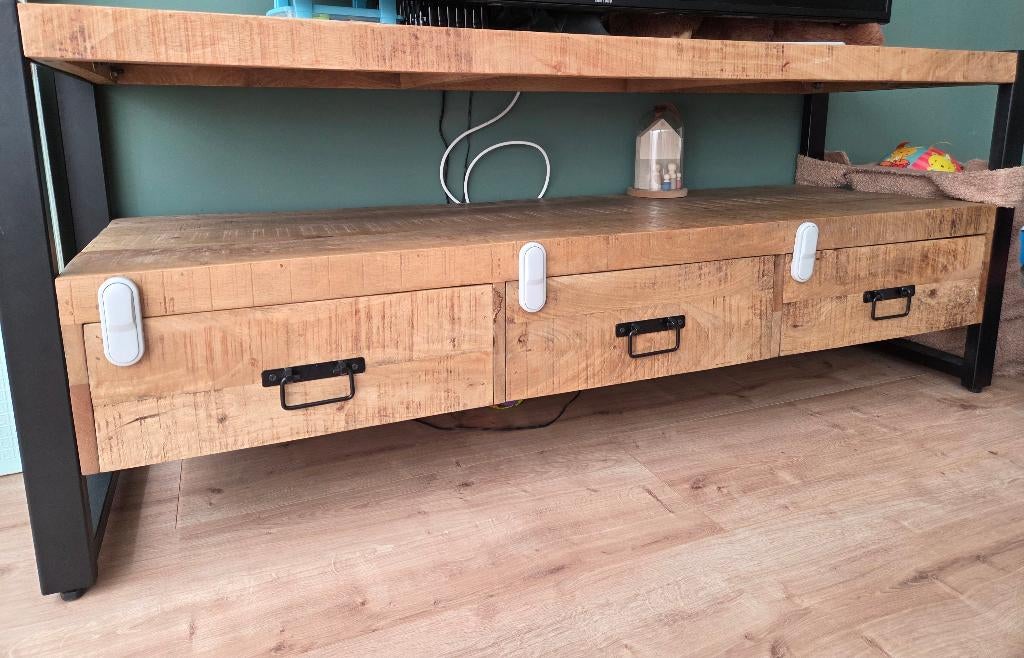 Tv meubel industrieel mangohout met zwarte staal, Huis en Inrichting, Kasten | Televisiemeubels, Ophalen, Gebruikt, 100 tot 150 cm