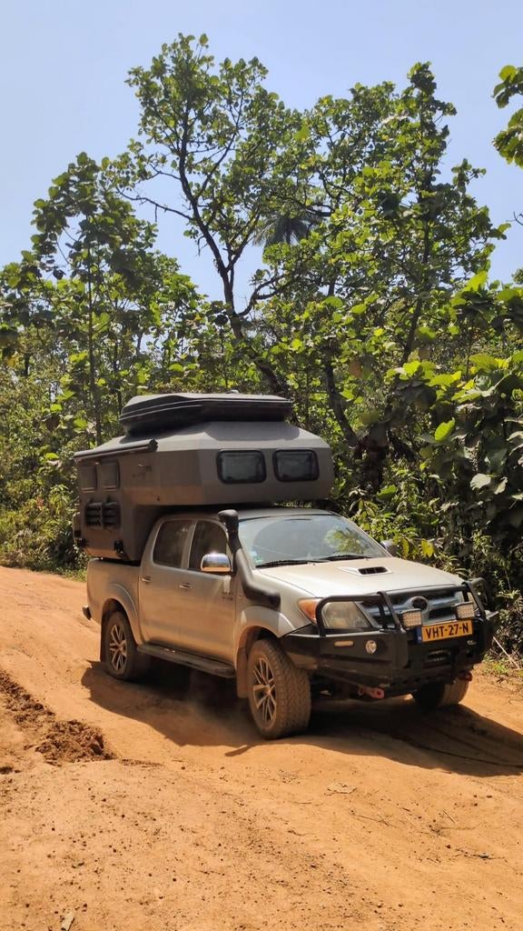 Toyota Hilux 3.0L met Hotomobil Gladiator S + veel upgrades, Automaat, Vierwielaandrijving, Metallic lak, 1888 kg