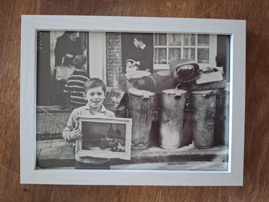 Jordaan Amsterdam straatfoto kinderen ingelijst zwart wit, Antiek en Kunst, Ophalen of Verzenden