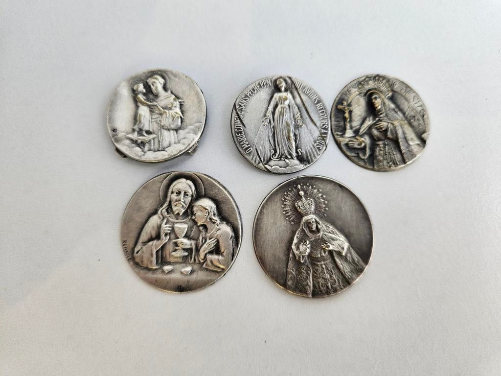 Heiligen medailles/buttons, vermoedelijk zilver, Verzamelen, Ophalen of Verzenden