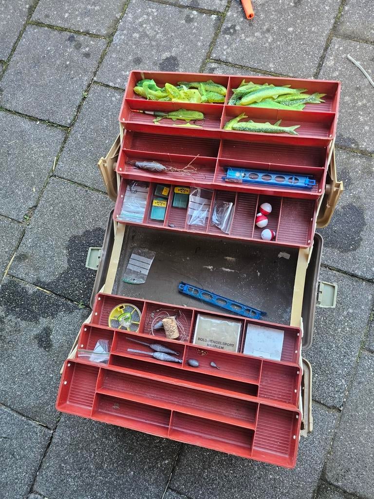 Grote viskoffer met diverse inhoud - Klaar om te vissen!, Ophalen of Verzenden, Gebruikt, Koffer of Tas