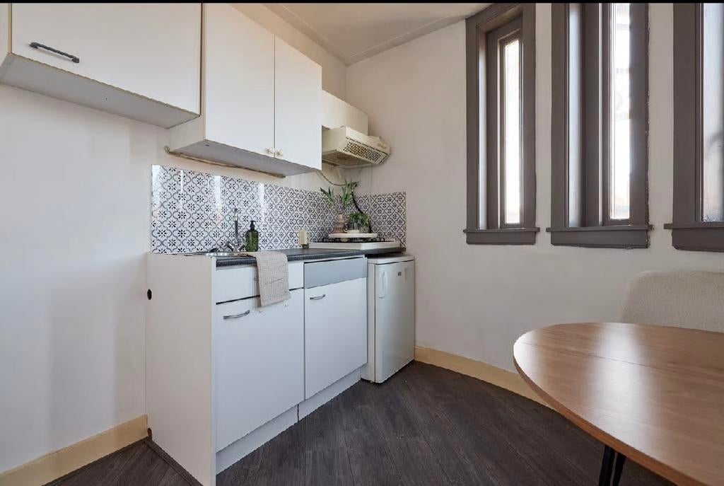 Compacte witte keuken met bovenkasten en koelkast, Ophalen, Gebruikt, Wit, Enkelwandige keuken