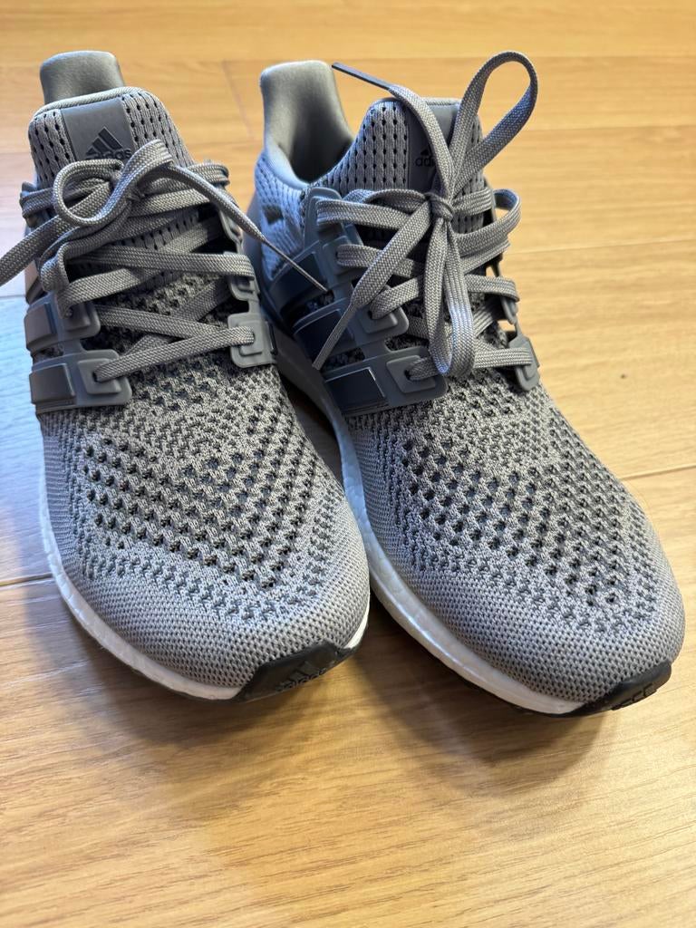 Adidas Ultraboost 1.0 - Grijs - Maat 42 2/3 - Nieuw, Ophalen of Verzenden, Nieuw, Overige kleuren, Sneakers of Gympen