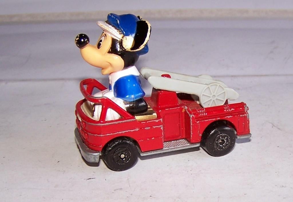Vintage Matchbox Disney Series No.1- Mickey in brandweerauto, Ophalen of Verzenden, Mickey Mouse, Zo goed als nieuw, Beeldje of Figuurtje