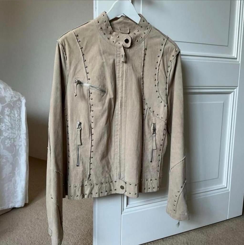 Stoere suède bikerjack met studs - Zo goed als nieuw, Beige, Maat 42/44 (L), Ophalen of Verzenden, Onbekend