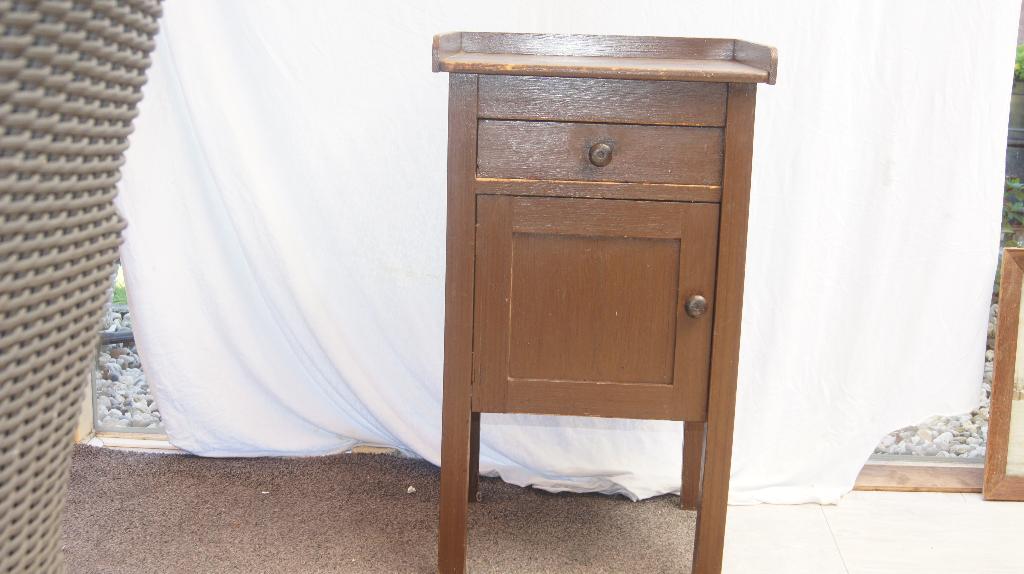 Nacht kastje, Gebruikt, Minder dan 45 cm, Hout, 55 tot 70 cm