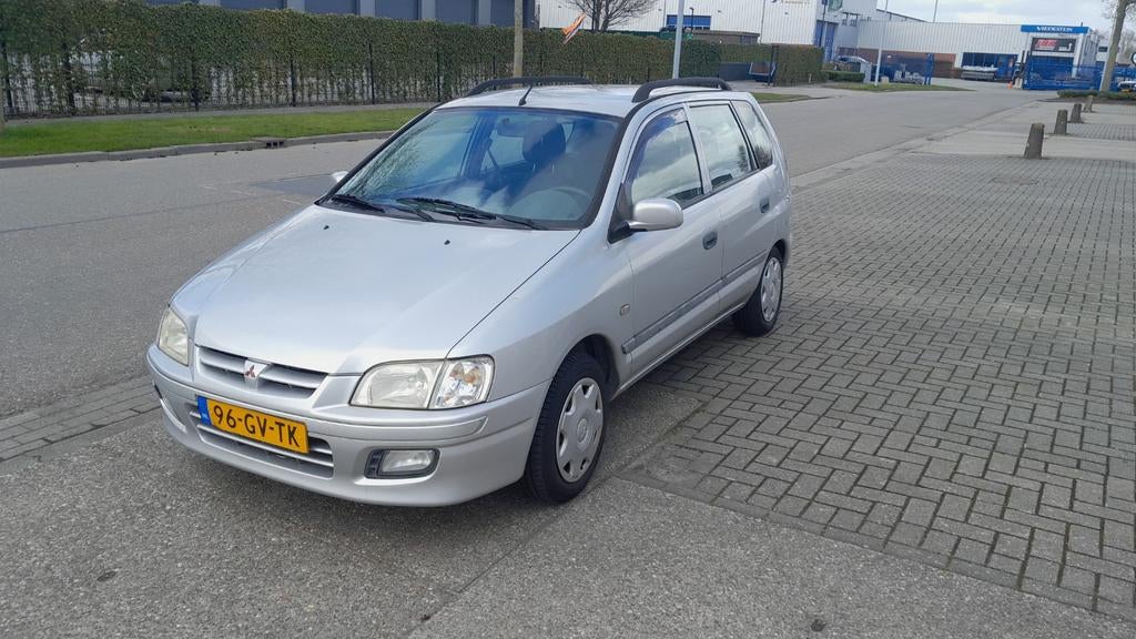 Mitsubishi Space Star 1.3 Family 2001 Grijs, Auto's, Mitsubishi, Voorwielaandrijving, 1299 cc, 15 km/l, 4 cilinders