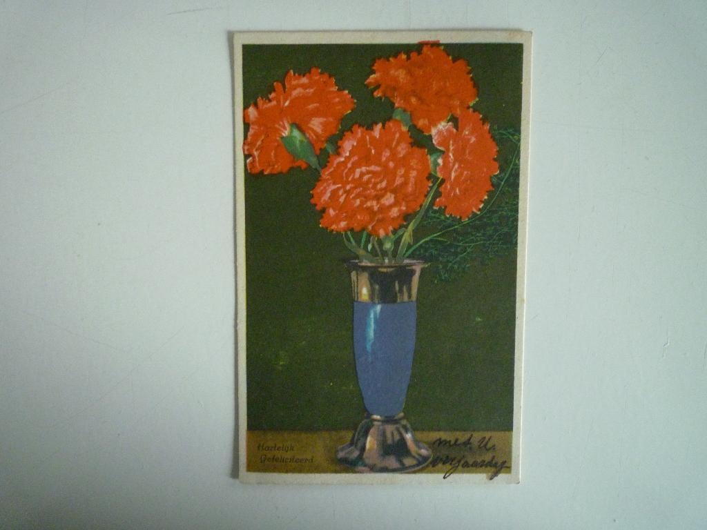 Oude kaart met vaas met rode anjers bloemen Gefeliciteerd, Ophalen of Verzenden, Voor 1920, Overige thema's