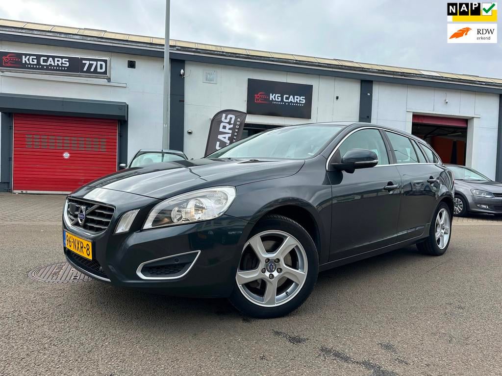 Volvo V60 2.0T Momentum|Driver Support|, Euro 5, 1502 kg, Leder en Stof, Origineel Nederlands