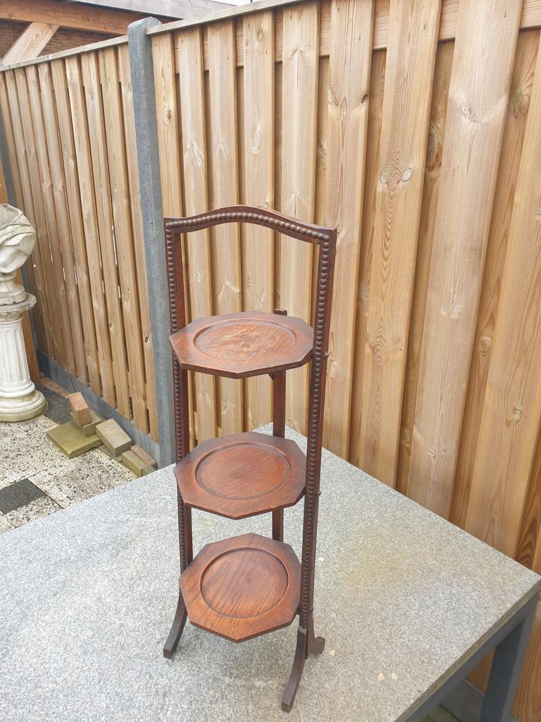 Cakestandaard en bijbel/ boeken rekje, Ophalen