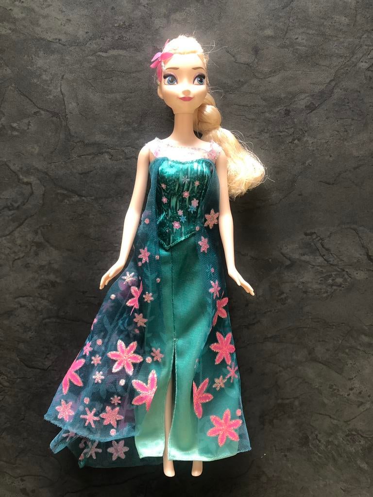 Elsa pop ong.30Cm(l)x7cm(b)x4cm(voor naar achterkant)z.g.a.n, Ophalen, Zo goed als nieuw