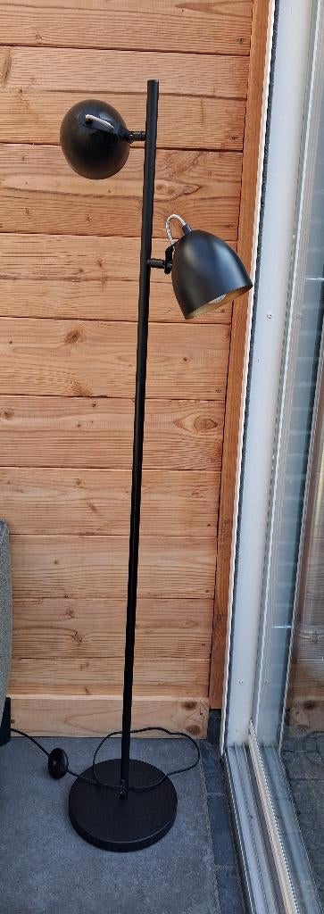 Zwart metalen vloerlamp, Ophalen, Gebruikt, Metaal, 150 tot 200 cm