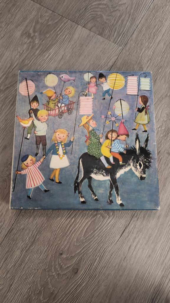 Houten kleuter puzzel: Kinderen met lampionnen en ezel, Ophalen of Verzenden, 10 tot 50 stukjes, Van hout