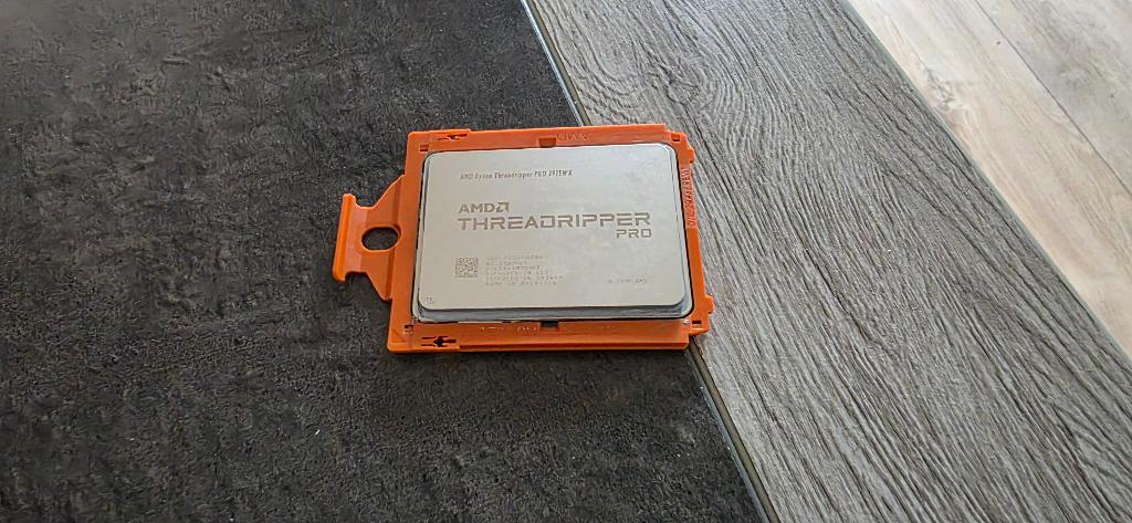 AMD Ryzen Threadripper PRO 3975WX Tray (32-core/64-thread), Computers en Software, Processors, Zo goed als nieuw, 32-core, 4 Ghz of meer