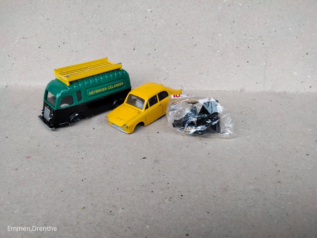 lion car = DAF  600 +RANAULT, Ophalen of Verzenden, Gebruikt, Bus of Vrachtwagen, Lion Toys