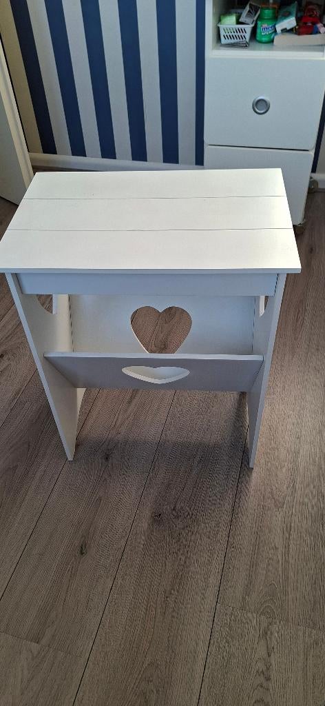 Witte lectuurbak / bijzettafeltje.   H 55 x B 45 x D 30 cm., Ophalen, Rond, Minder dan 55 cm, 45 tot 60 cm