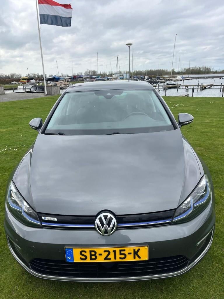 Volkswagen Golf E-golf met echt leder Grijs, 136 pk, Zwart, 35 kWh, Elektrisch