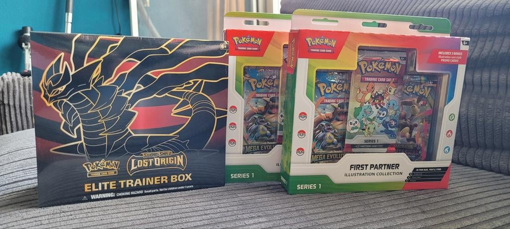 Pokémon Sealed Bundle ETB + Packs Ruilen, Ophalen of Verzenden, Nieuw, Boosterbox, Foil