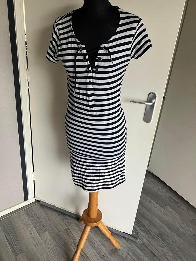 Super leuk jurkj e maat M koopje, Maat 38/40 (M), Zwart, Ophalen of Verzenden, Zo goed als nieuw