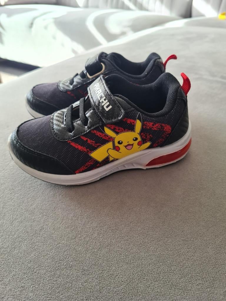 Schoenen pokemon met lampjes, Kinderen en Baby's, Kinderkleding | Schoenen en Sokken, Ophalen, Nieuw, Schoenen