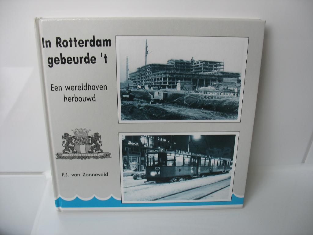 In Rotterdam gebeurde t fotoboek hc nieuwstaat vierkant, Ophalen of Verzenden, Nieuw