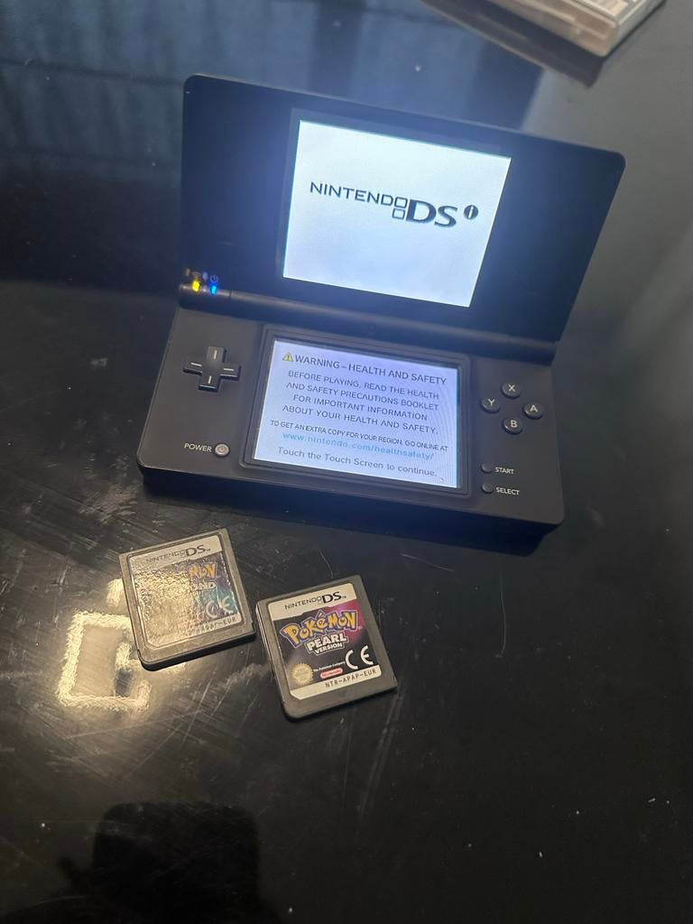 Nintendo DSi met Pokémon Diamond en Pearl, Gebruikt, 1 speler, Ophalen of Verzenden, Role Playing Game (Rpg)