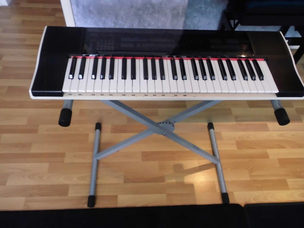 J.V.C keyboard kb 600n, Overige merken, 61 toetsen, Zo goed als nieuw, Met standaard