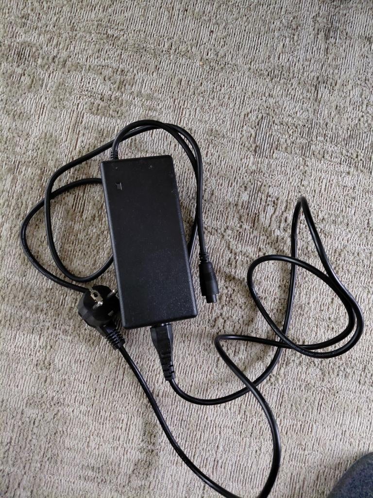 Phylion Li-ion Batterijlader 42V 2.0A E-bike., Fietsen en Brommers, Fietsaccessoires | Fietsaccu's, Ophalen, Gebruikt