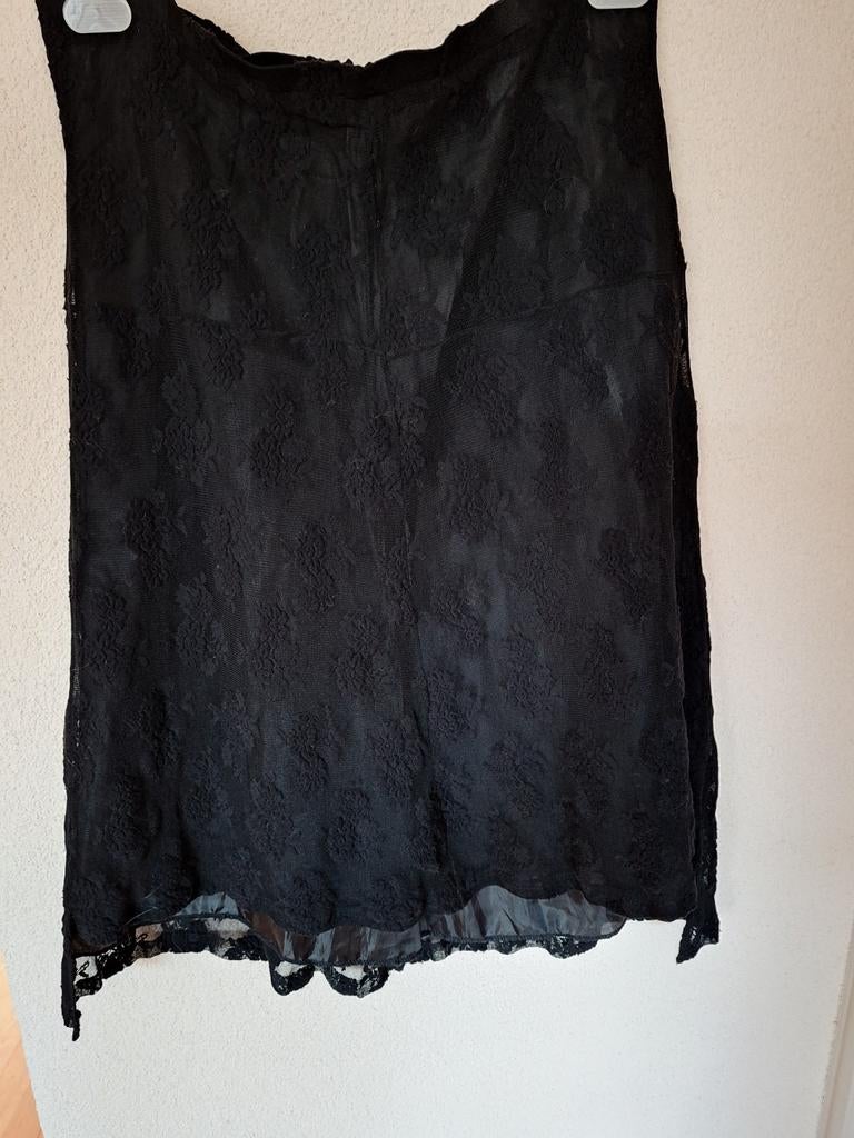 Mooie zwarte kantenrok mt.44, Zwart, Maat 42/44 (L), Ophalen of Verzenden, Zo goed als nieuw