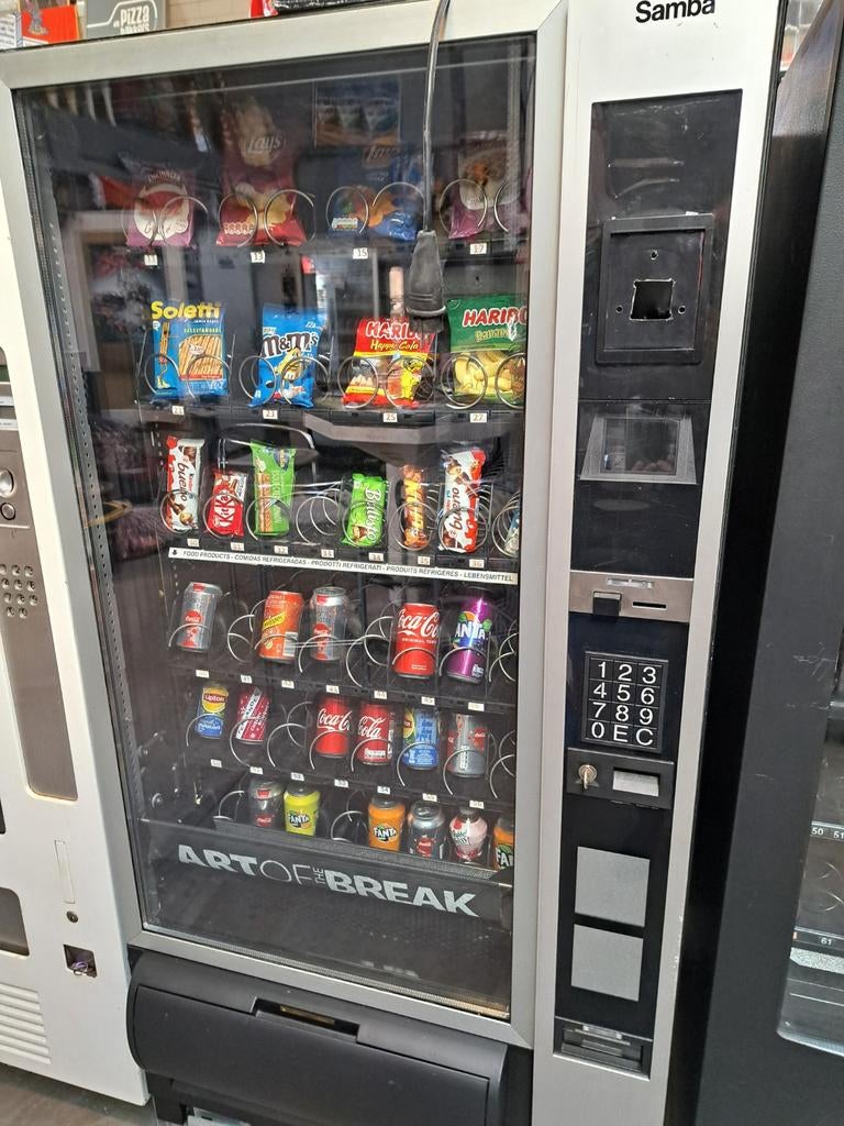 Fris / snack automaat gekoeld met lift, Ophalen
