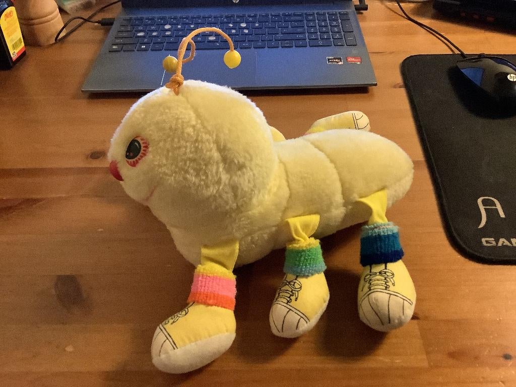 Vintage Lots of legs caterpillar knuffel 1983. 6 pootjes, Ophalen of Verzenden, Gebruikt, Geel, Overige typen