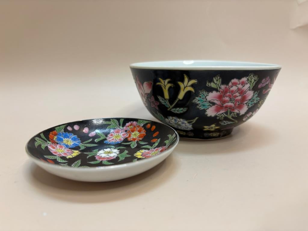 Chinese porseleinen kom en schoteltje, Famille Noir, Antiek en Kunst, Antiek | Porselein, Ophalen of Verzenden