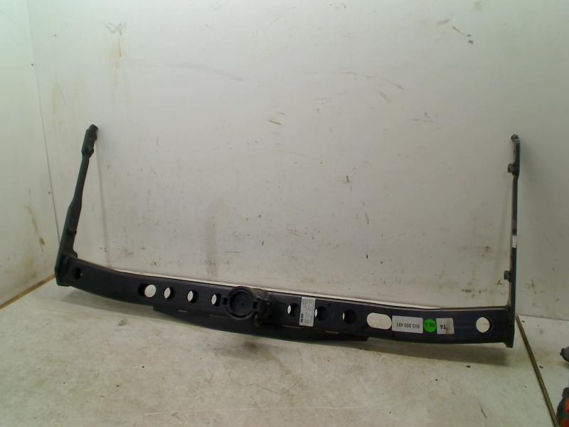 Trekhaak zonder haak Audi Q2 (GAB/GAG) 2017 8V3800491, Auto-onderdelen, Gebruikt, Auto-Union-Straße  1, Ingolstadt 85057, , Duitsland