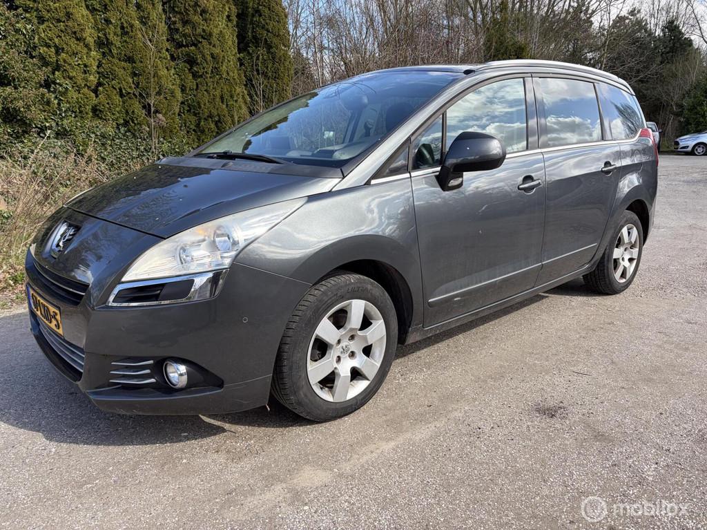 Peugeot 5008 1.6 THP GT 7-Persoons, Motor loopt onregelmatig, Voorwielaandrijving, Euro 5, Stof, Zwart