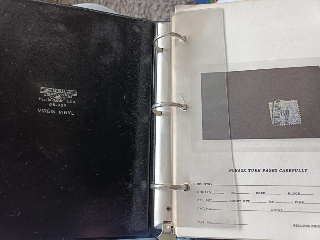 Gekke postzegels in zwarte kleine multo map oa tuberculose, Ophalen of Verzenden, Buitenland