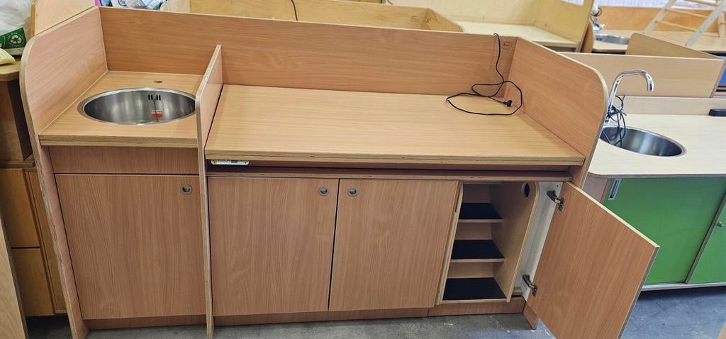 Elektrische commode met wasbak voor kinderopvang, Ophalen of Verzenden
