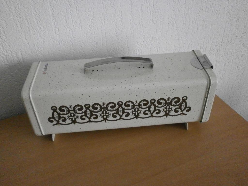 Vintage Brabantia koekblik jaren 70 creme met snijplankje, Ophalen of Verzenden, Huis en Inrichting