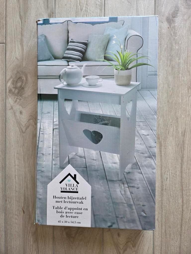 Witte bijzettafel met lectuurvak, Ophalen, Nieuw