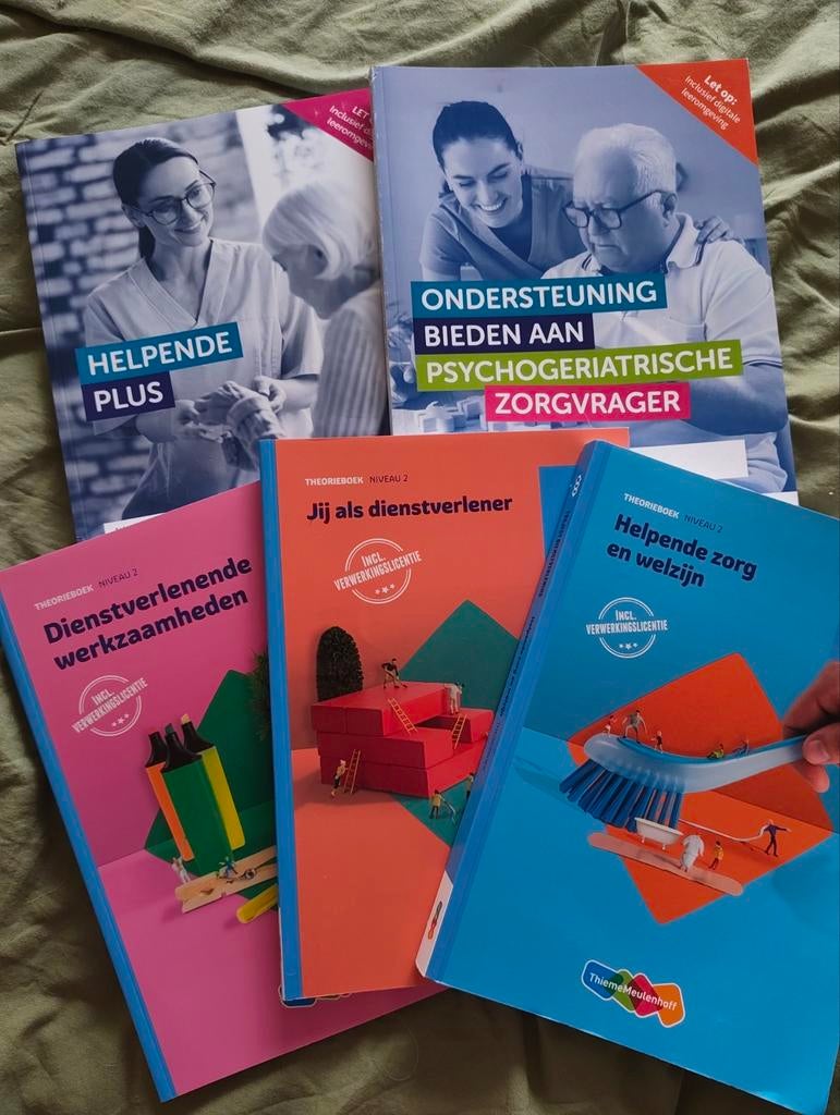 Traject Combipakket Dienstverlening Helpende Zorg en welzijn, Ophalen of Verzenden, Zo goed als nieuw, Overige niveaus, Nederlands