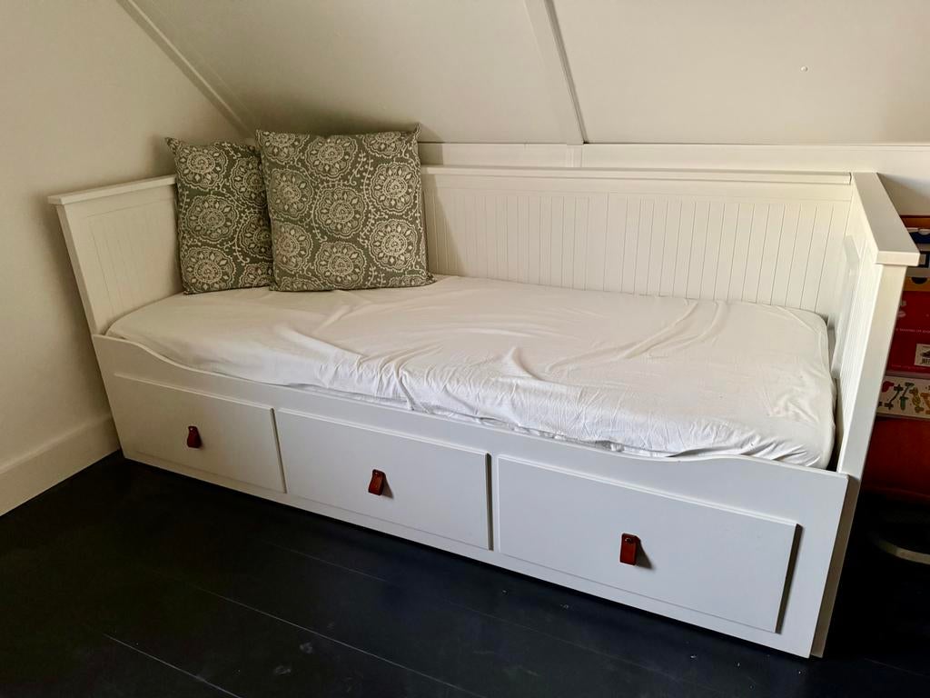Ikea Hemnes bedbank logeerbed, Huis en Inrichting, Slaapkamer | Slaapbanken, Zo goed als nieuw, 80 cm, 200 cm, Tweepersoons, Wit