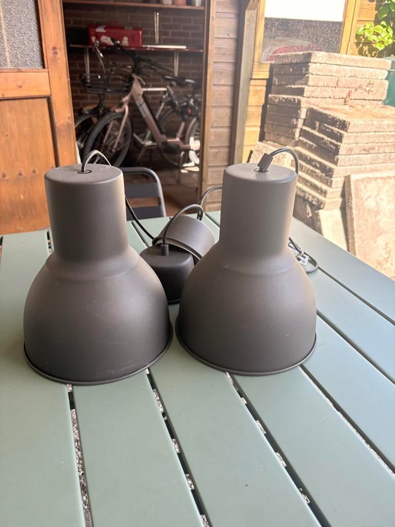 Twee IKEA Hektar hanglampen (22cm), Huis en Inrichting, Lampen | Hanglampen, Ophalen, Gebruikt, Metaal, Minder dan 50 cm