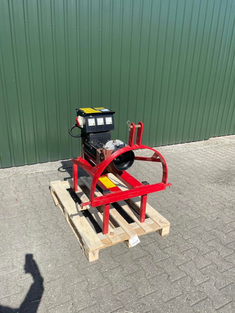 Aftakas/trekker aggregaat 18 KVA, Ophalen, Gebruikt, Geluidgedempt, Overige typen