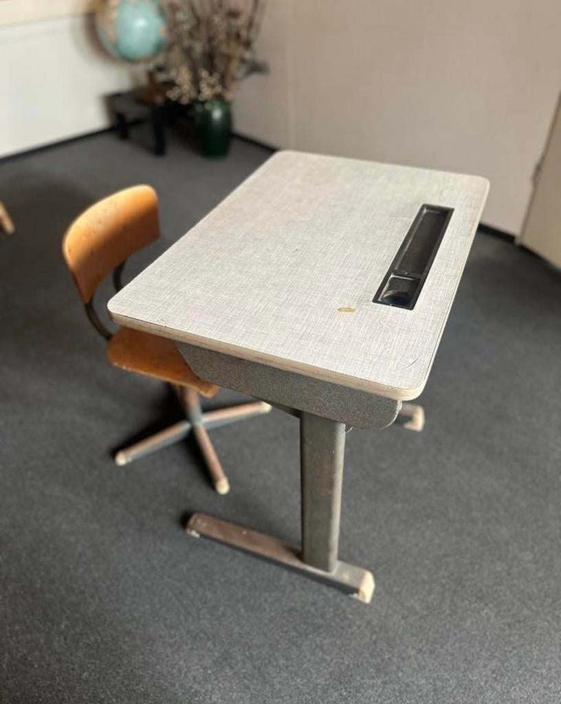 Vintage schoolbankje met stoel - Retro design, Ophalen