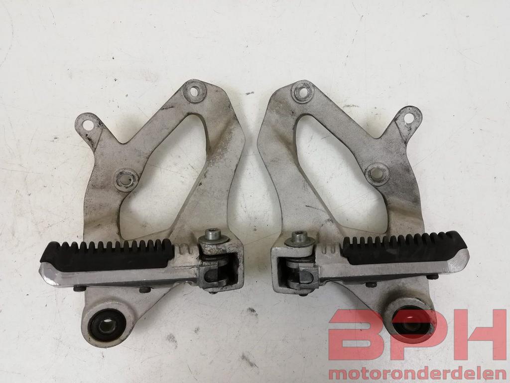 Duo voetsteunen Suzuki GSX-R 1100w 1994 - 1996 voetsteunen G, Motoren, Onderdelen | Suzuki, Gebruikt, -, -, Ophalen of Verzenden