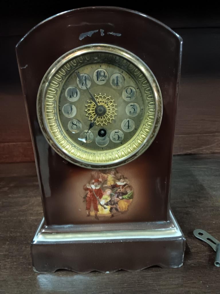 Tafelklok porselein, Ophalen