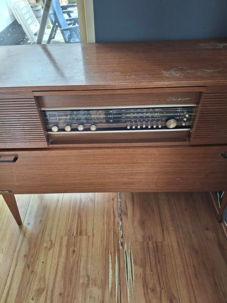 Radio meubel, Ophalen