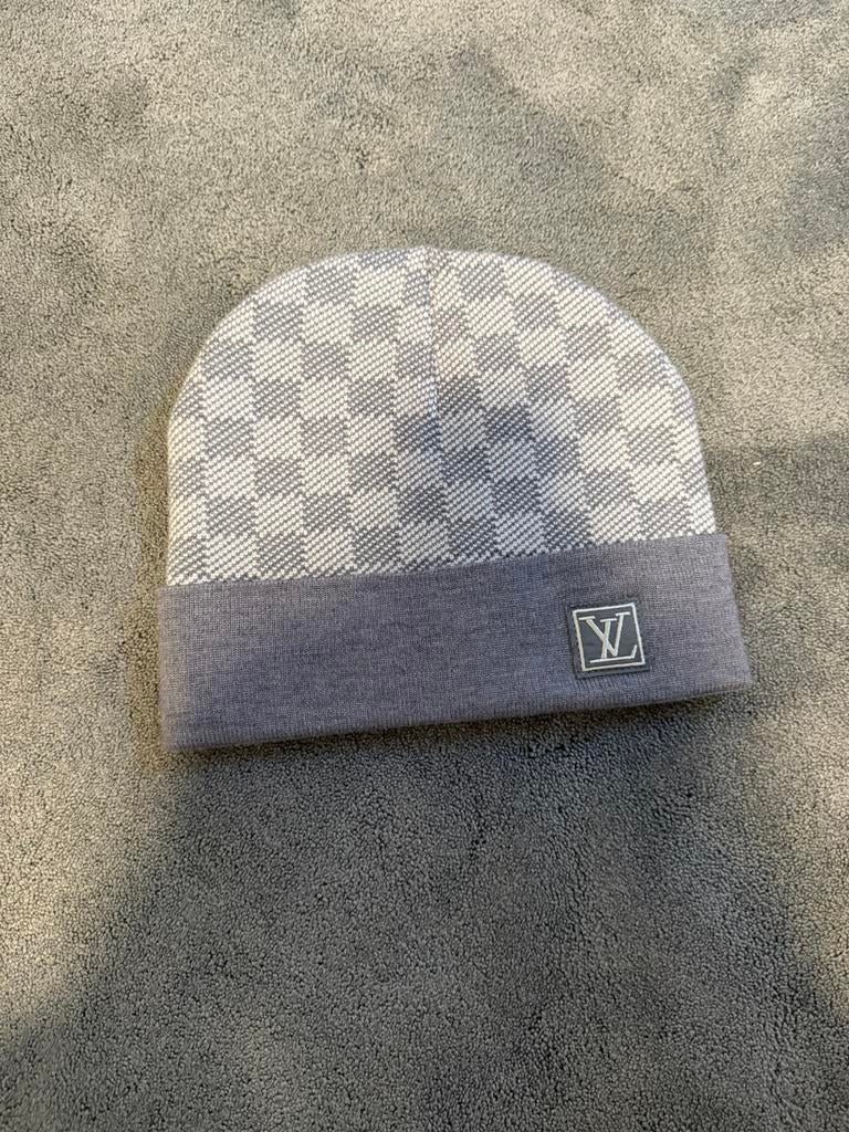 Lv muts, Ophalen of Verzenden, Zo goed als nieuw, Overige maten, Muts