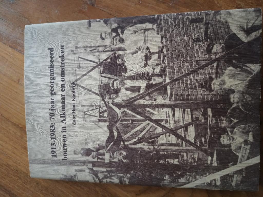 1913-1983 70 jaar georganiseerd bouwen in Alkmaar en omstrek, Ophalen of Verzenden, Zo goed als nieuw