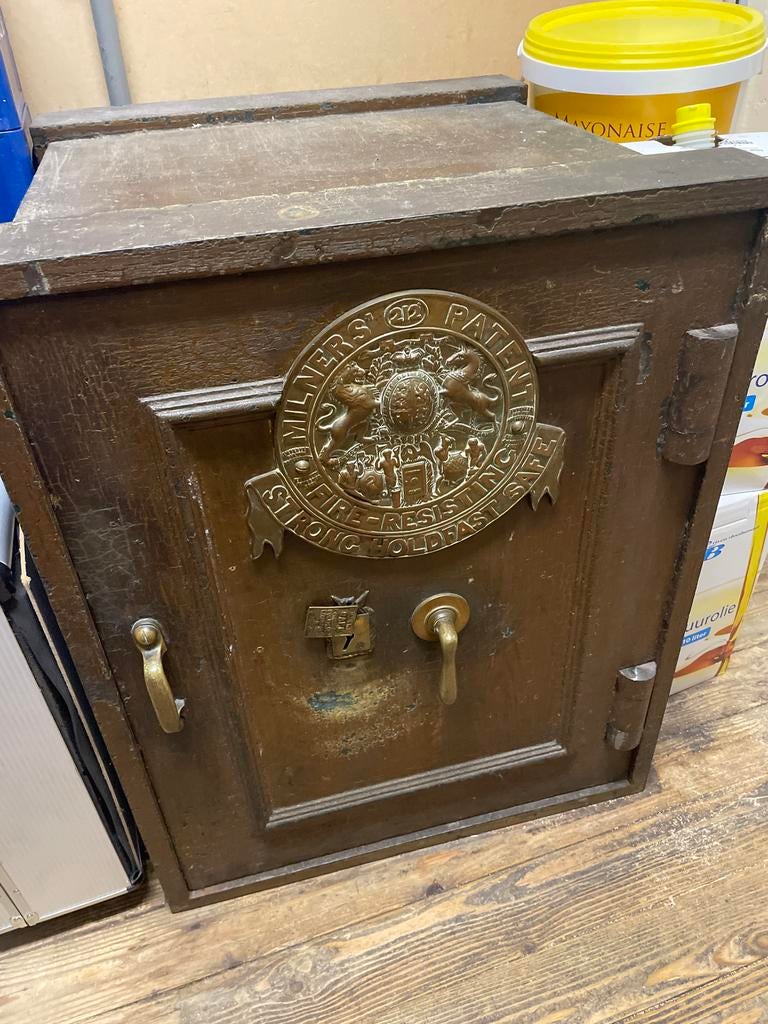 Antieke Kluis van Milner's Patent, Ophalen